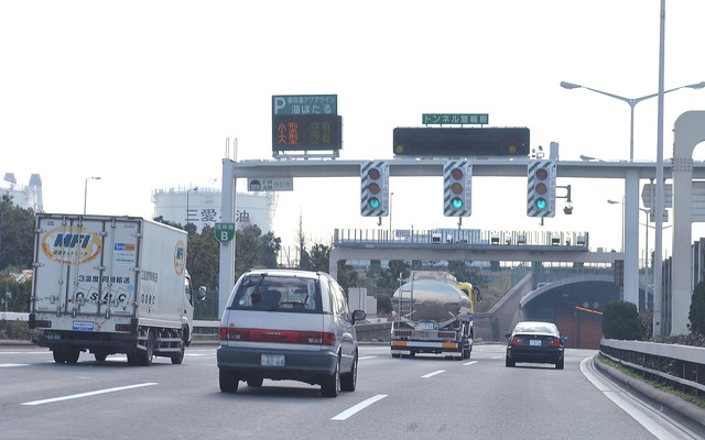 お盆の高速道路、下り線の渋滞ピークは8月13日、上りは8月16日