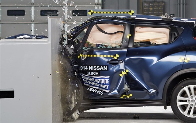 日産 ジュークの米IIHSスモールオーバーラップ衝突テスト