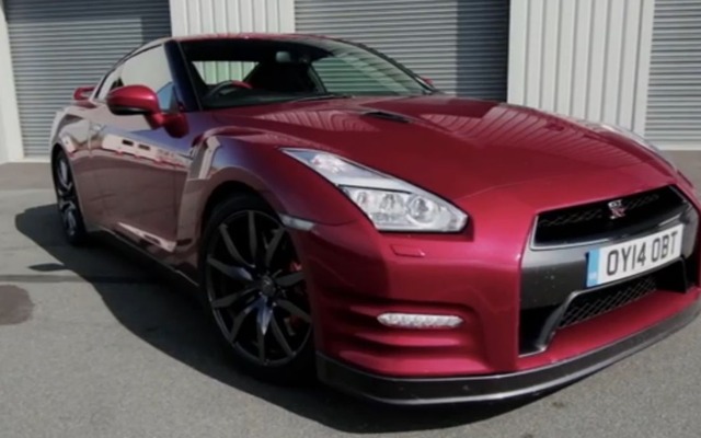 日産 GT-R と BMW M5の比較テスト映像を公開した英『evo』