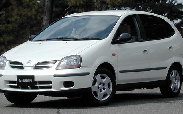 日産『ティーノ』バリエーション追加、子供に優しい、ふところに優しい……