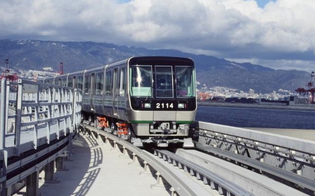 神戸新交通はこのほどポートライナー用の増備車を発注した。増備車は写真の2000形を基本にしつつ、バリアフリー化などに配慮した車両になる。