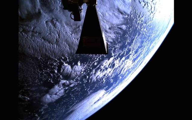 小型衛星『TechDemoSat-1』が宇宙から撮影した動画（SSTLによる動画のスクリーンショット）