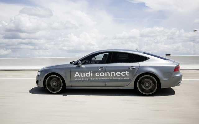 アウディ A7スポーツバックの渋滞時の自動走行実験テスト車両