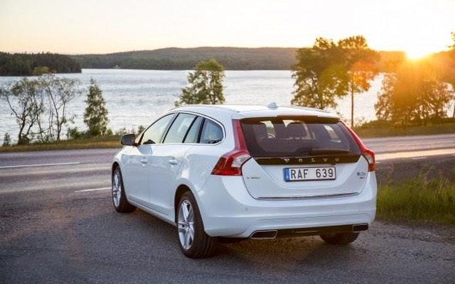 ポールスター仕様のボルボV60プラグインハイブリッド