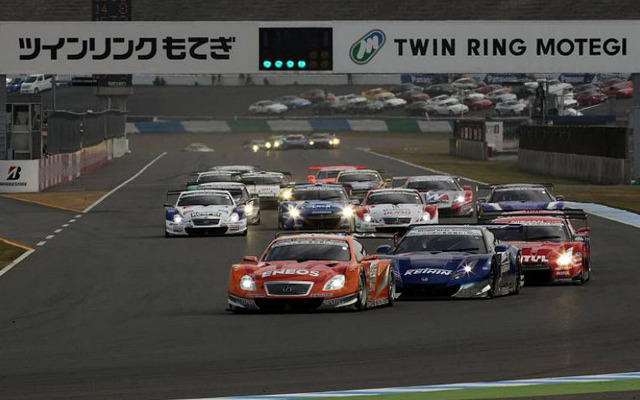 2013 もてぎGT250kmレース スタートシーン