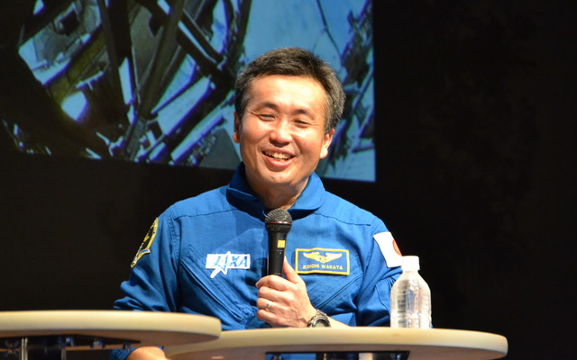 終始笑顔で答える若田宇宙飛行士