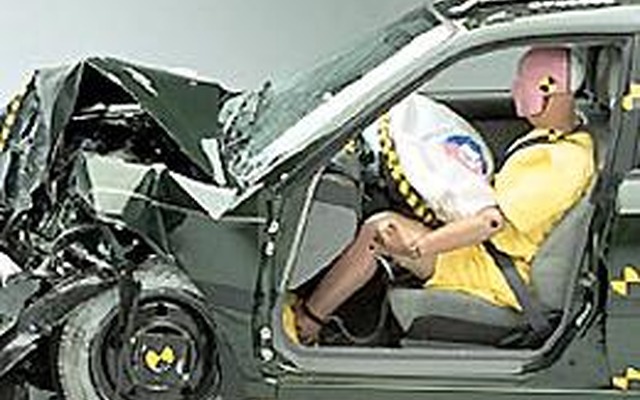 だから1125億円!? 中型セダン7車の衝突テスト結果公開