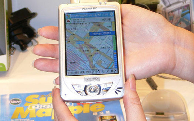 マイタックジャパンがタウン情報表示の携帯ナビを発売