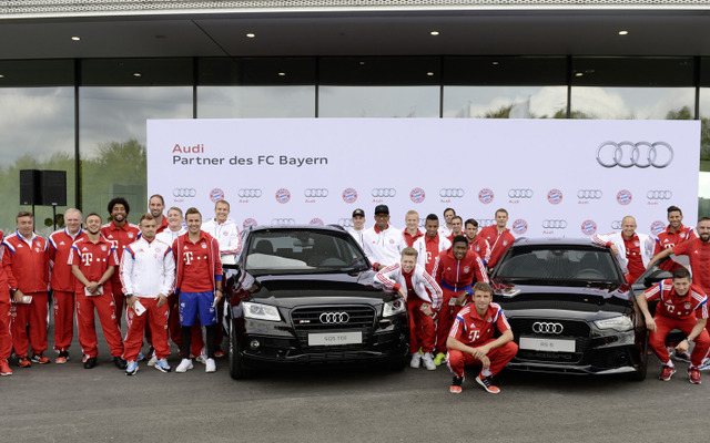 アウディが独サッカー「FCバイエルン」の選手に新車を贈呈