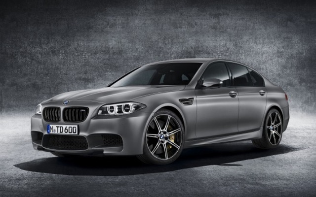 BMW・30 Jahre（ドライスィヒ・ヤーレ）M5