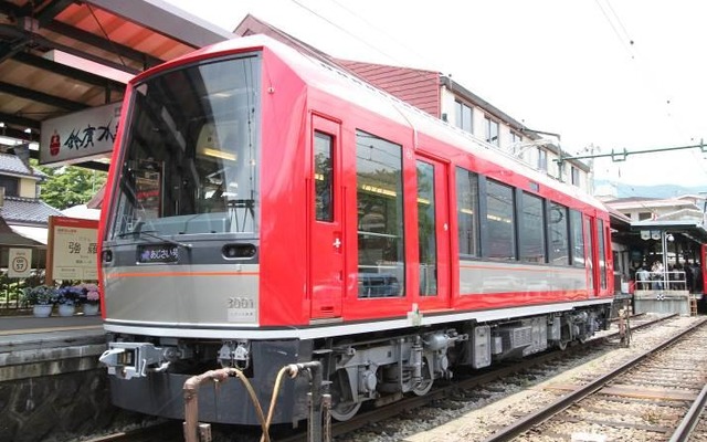 箱根登山鉄道が11月1日から営業運転を開始する3000形。このほど愛称が「アレグラ号」に決まった。