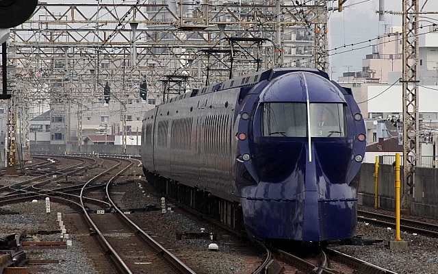 南海は10月18日にダイヤ改正を実施。特急『ラピート』は停車駅が多いβ7本が速達タイプのαに置き換わる。