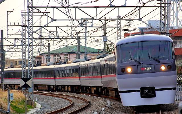 特急レッドアロー『小江戸』は9月下旬の3日間、一部の列車が小平駅に臨時停車する。