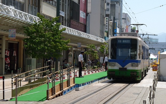 福井鉄道「ヒゲ線」の福井駅前停留場は9月7日のイベント開催に伴い臨時停留場に移設される。写真は今年6月1日に設置された臨時停留場の様子。