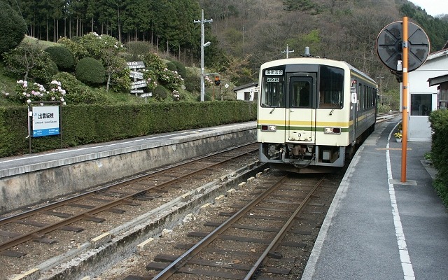 「JR西日本一日乗り放題きっぷ」はJR西日本エリアに限り普通列車が1日自由に乗り降りできる。写真は木次線の普通列車。