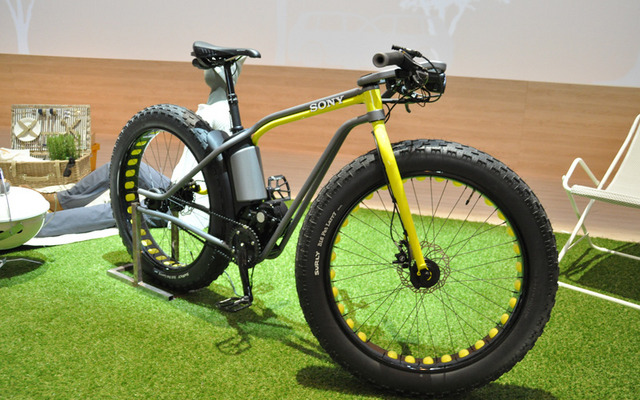 ソニーのブースに展示された「XPERIA BIKE」