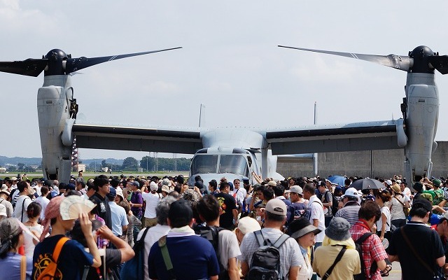 友好祭来場者の大半は「オスプレイの実物を見たかった」という人たち。