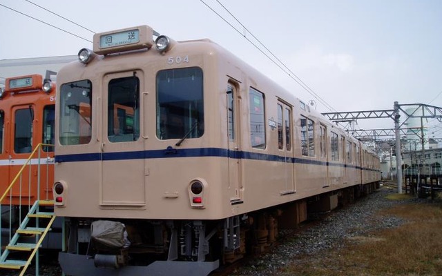 「センロク」こと近鉄1600系の旧塗装に変更された養老鉄道600系。10月18・19日に運転体験イベントが行われる。