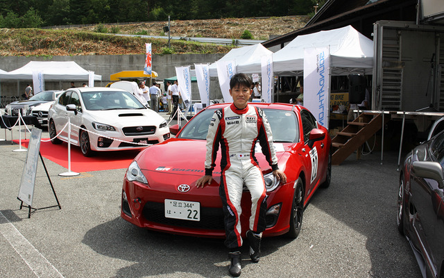 荒選手がプロデュースするトヨタ86ワンメイクレース車両。街乗りを意識してソニックプラスが装着されている。