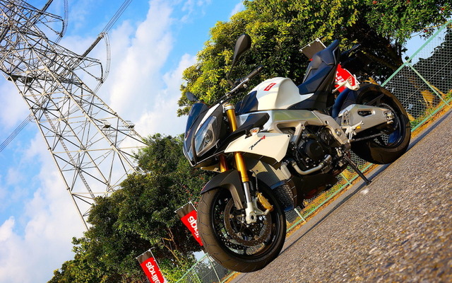 アプリリア トゥオーノ V4R APRC ABS