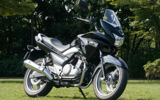 スズキ・GSR250S
