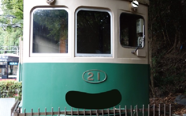 鞍馬駅で展示されているデナ21形21号の「偽叡山電車」装飾イメージ。アニメ「有頂天家族」とのコラボ企画として実施する。