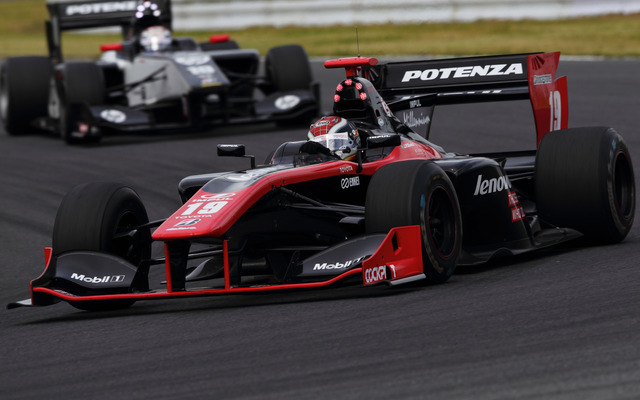 オリベイラは決勝3位（後方は4位の塚越広大）。