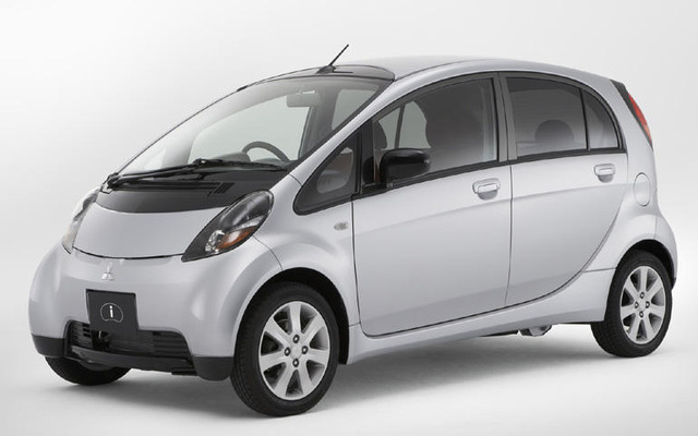 三菱自動車、i のティザー広告を1月1日から