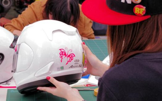 バイク王などが開催したデコヘル作りの無料ワークショップ