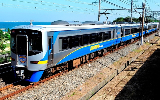 南海特急『サザン』で運用されている12000系。10月11日に開催される泉北高速鉄道のイベント「せんぼくトレインフェスタ」にあわせ、難波から光明池車庫に直通する臨時列車が運転される。