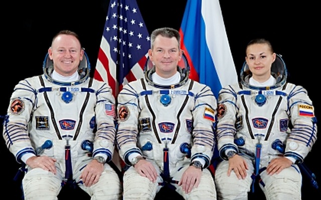 ISS第41次／第42次長期滞在クルー（左から、バリー・ウィルモア、アレクサンダー・サマクチャイエフ 、エレナ・セロヴァ宇宙飛行士）（出典 ：JAXA／NASA）