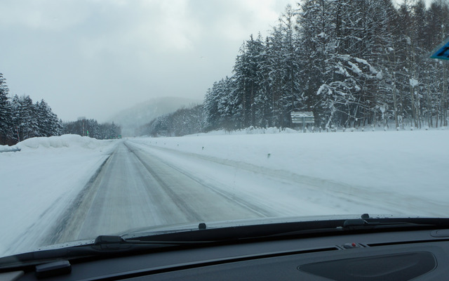 NEXCO東日本北海道支社は、10月16日～2015年4月30日の期間を雪氷対策期間として、順次高速道路席標対策出陣式を開始する