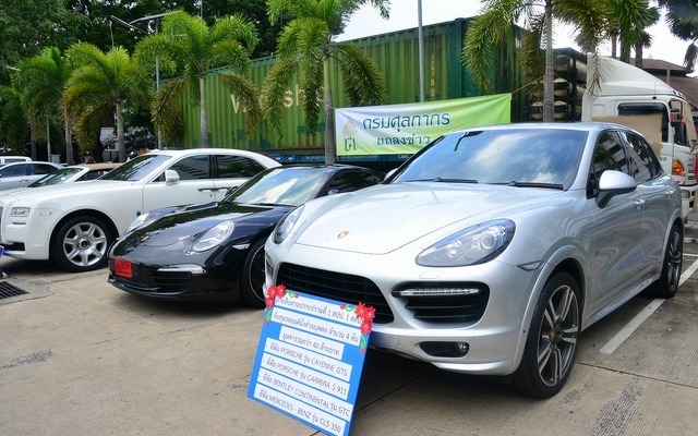 タイ当局、密輸「iPhone6」や高級車など押収