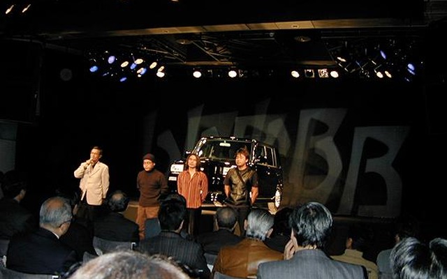 【トヨタ『bB』デビュー!!  Vol. 1】男の子のためのミニバン、『bB』発売
