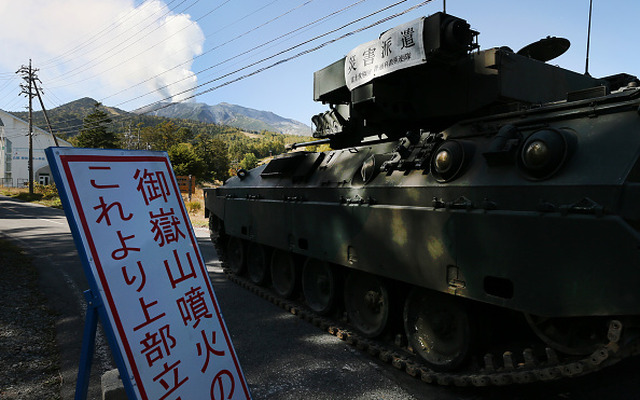 御嶽山の噴火で救助活動にあたる自衛隊