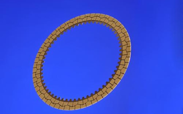 ボルグワーナーがフォルクスワーゲンに供給するデュアルクラッチトランスミッション用部品