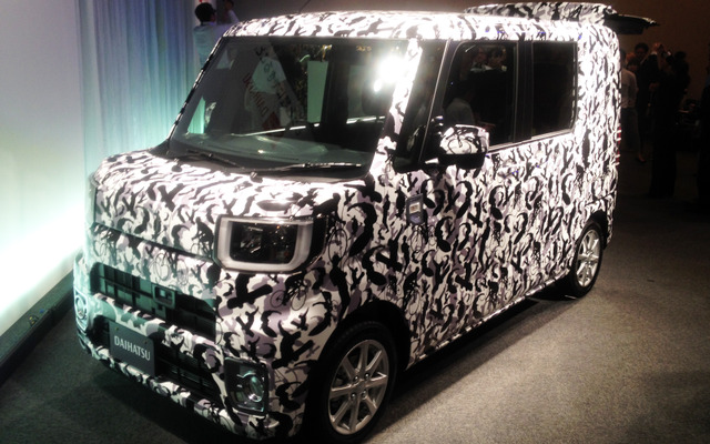 ダイハツが11月に発売する「DECA DECA（デカデカ）」べースの新型軽自動車