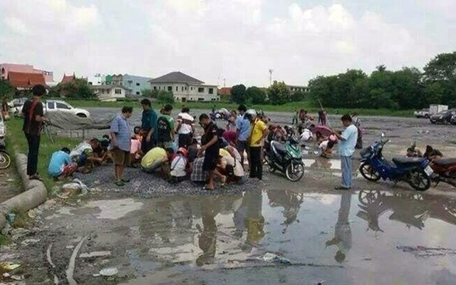 バンコクの駐車場に「金塊」？　住民が連日殺到