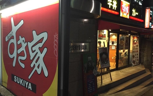 全店舗中6割の深夜時間帯営業を休止することになった「すき家」