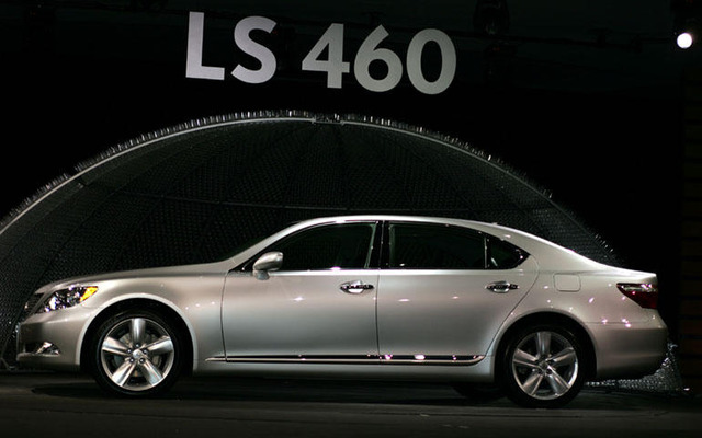 【デトロイトモーターショー06】レクサス LS 登場、日本へは秋に