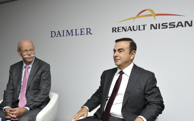 ダイムラーのディーター・ツェッチェ会長とルノー日産のカルロス・ゴーン会長兼CEO（パリモーターショー14）