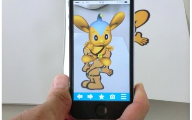 イラストを撮影すると、3Dピーポくんが出現