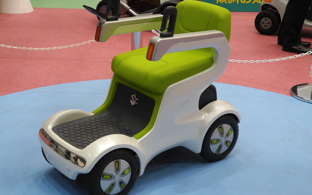 スズキの都市型電動車いす「UTコンセプト」