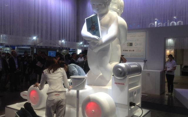 ホンダ　燃料電池から水を排出するのは…（CEATEC 14）
