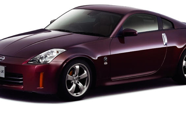 日産 フェアレディZ に19インチタイヤなどを装着した期間限定車