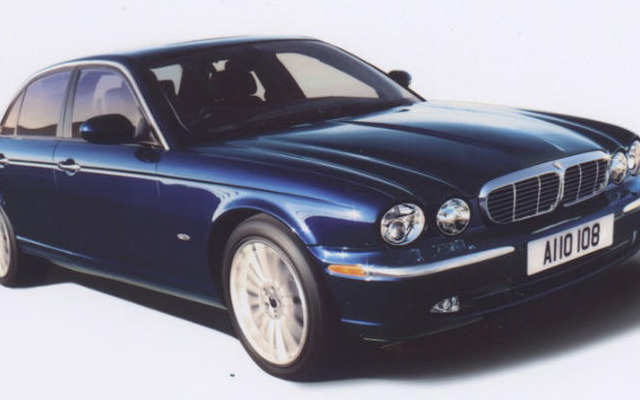 ジャガー XJ に新型エントリーモデルを設定