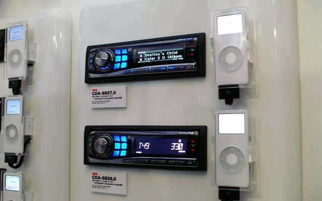 【東京オートサロン06】フルスピード接続 iPod 対応ユニット…アルパイン