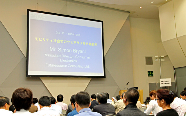 サイモン・ブライアント氏による講演「モビリティ社会でのウェアラブル市場動向」