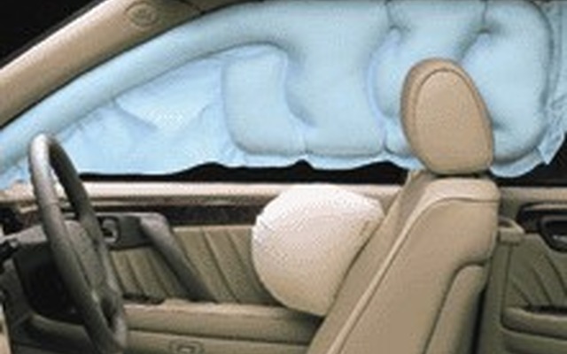 トヨタ「カーテンエアバッグを全車種に設定」……どう出る他メーカー