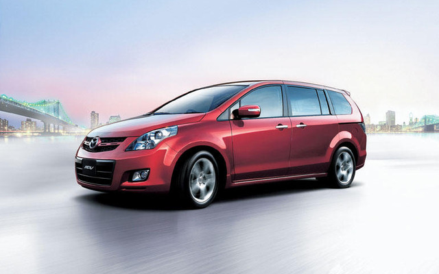 【東京オートサロン06】新型 MPV のチーフデザイナーはインテリア出身